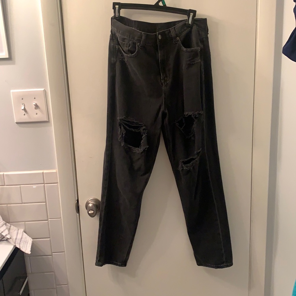american eagle ripped mom jeans